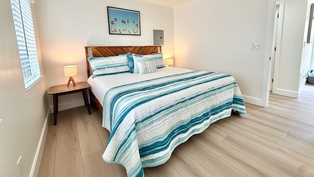 3 bedrooms, desk, iron/ironing board, travel crib - JULY 2026 NEW REMODEL... Mermaid`s Cove, Nestled between Beach and Bay! (San Diego)