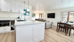 Coffee/tea maker, fridge, microwave, oven - JULY 2026 NEW REMODEL... Mermaid`s Cove, Nestled between Beach and Bay! (San Diego)