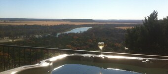 Brazos River View! Terrasse couverte avec bain à remous, cheminée 