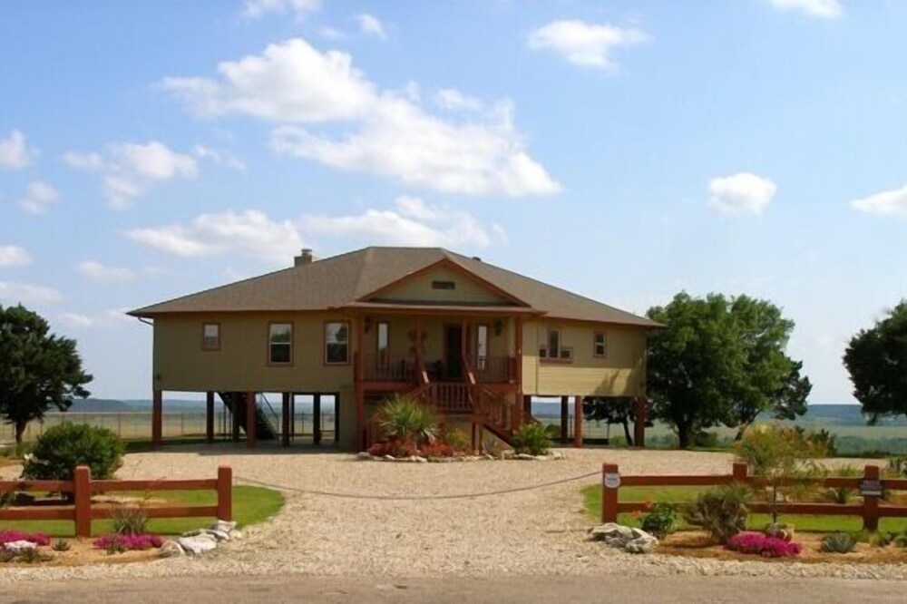 Brazos River View Large Covered Private Deck with Hot Tub