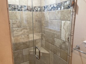 Combined shower/bathtub, hair dryer, towels, soap