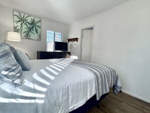 7 bedrooms, desk, iron/ironing board, travel crib