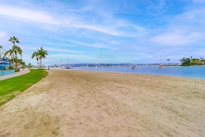 Nær stranden