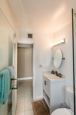 Unclassified image, 4 of 25, button