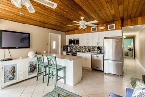 Unclassified image, 2 of 25, button