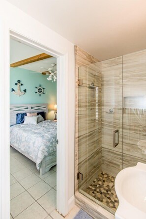 Bathtub - Doc's Holiday updated 2bed/2bath half duplex with Cabana Club (Key Colony Beach)