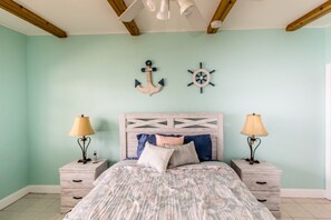 2 bedrooms, free WiFi, bed sheets - Doc's Holiday updated 2bed/2bath half duplex with Cabana Club (Key Colony Beach)