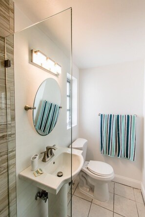 Bathtub - Doc's Holiday updated 2bed/2bath half duplex with Cabana Club (Key Colony Beach)