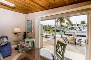 Unclassified image, 2 of 25, button