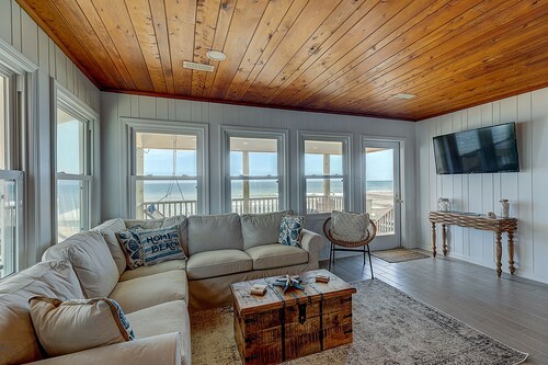 OCEANFRONT OASIS - Beautifully Renovated, Perfect Beach House 💙!