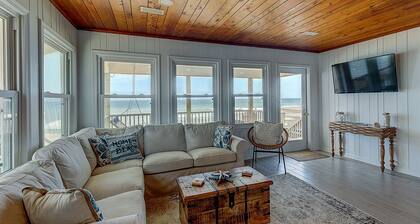 OCEANFRONT OASIS - Beautifully Renovated, Perfect Beach House 💙!