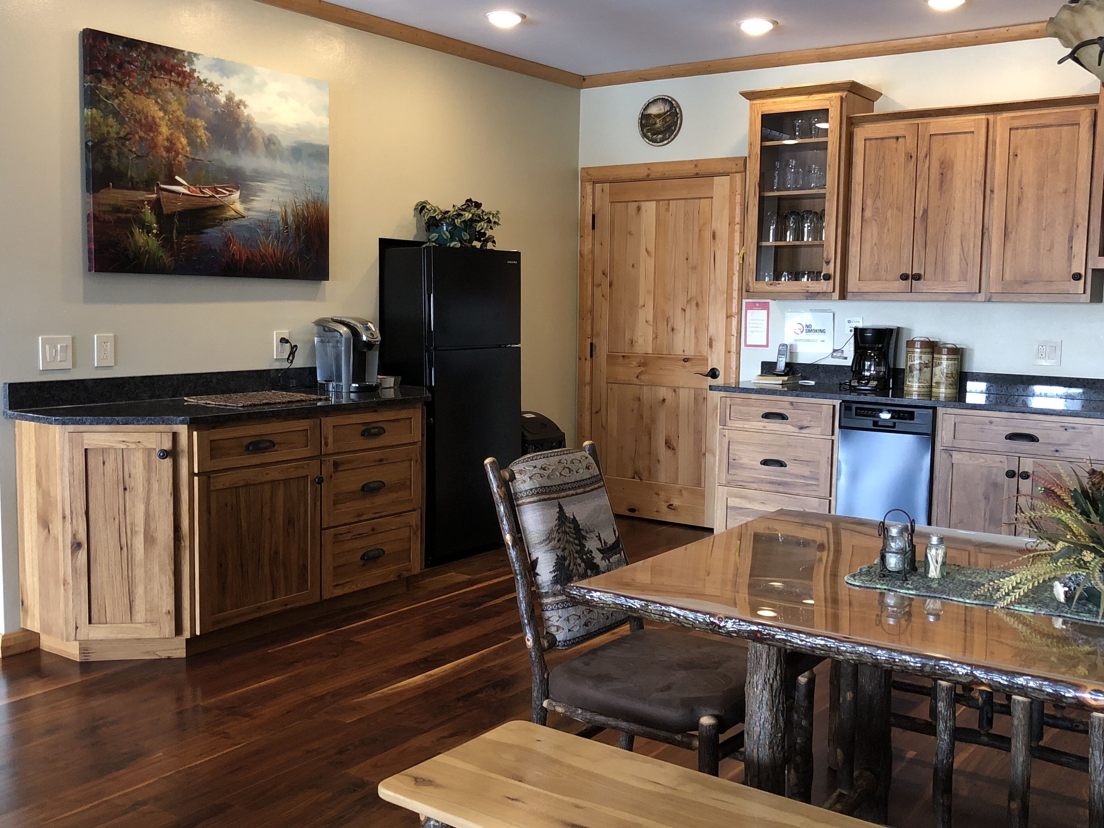 Secluded escape in NE Iowa, perfect for 3 couples or small family groups.