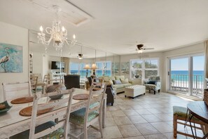 電視、DVD 播放機、書籍、音響