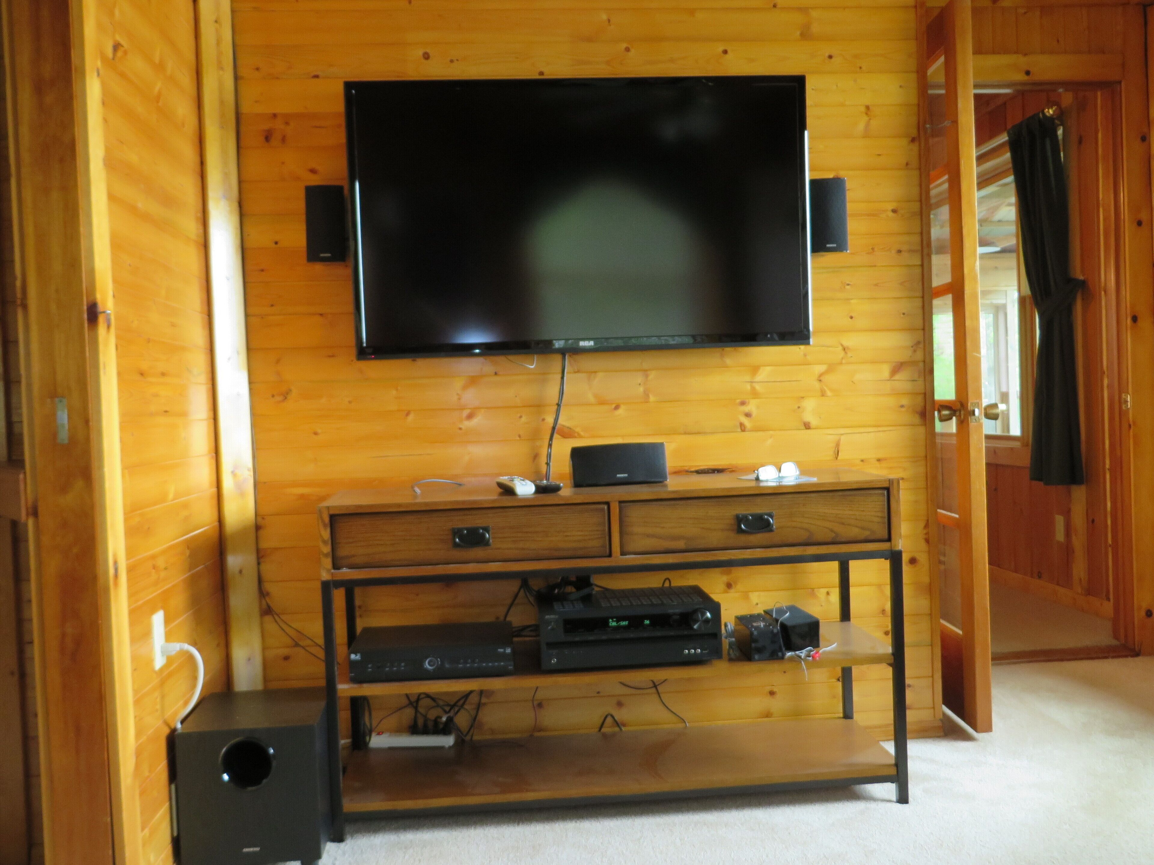 SUPERB COTTAGE, + LUXURY Pontoon Boat @ $100.00/DAY 