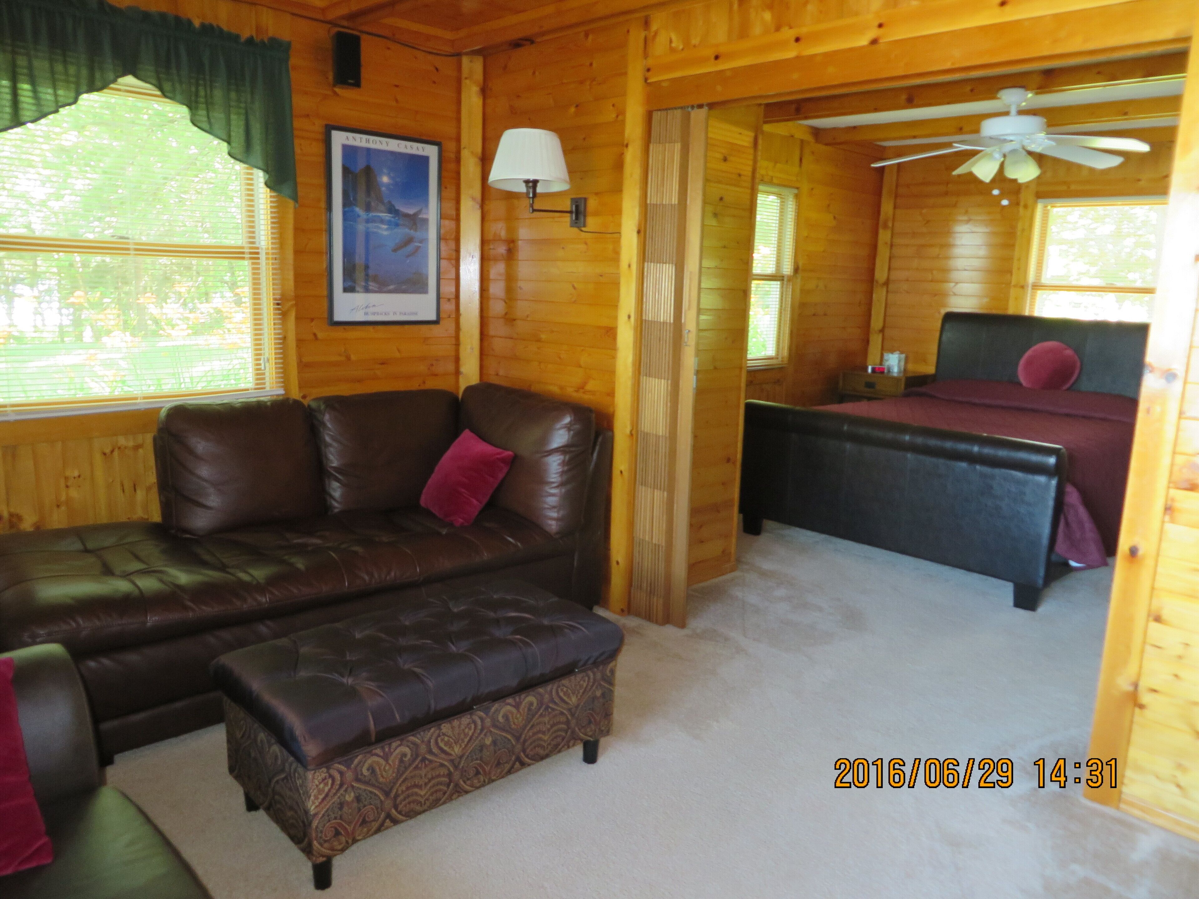 SUPERB COTTAGE, + LUXURY Pontoon Boat @ $100.00/DAY 