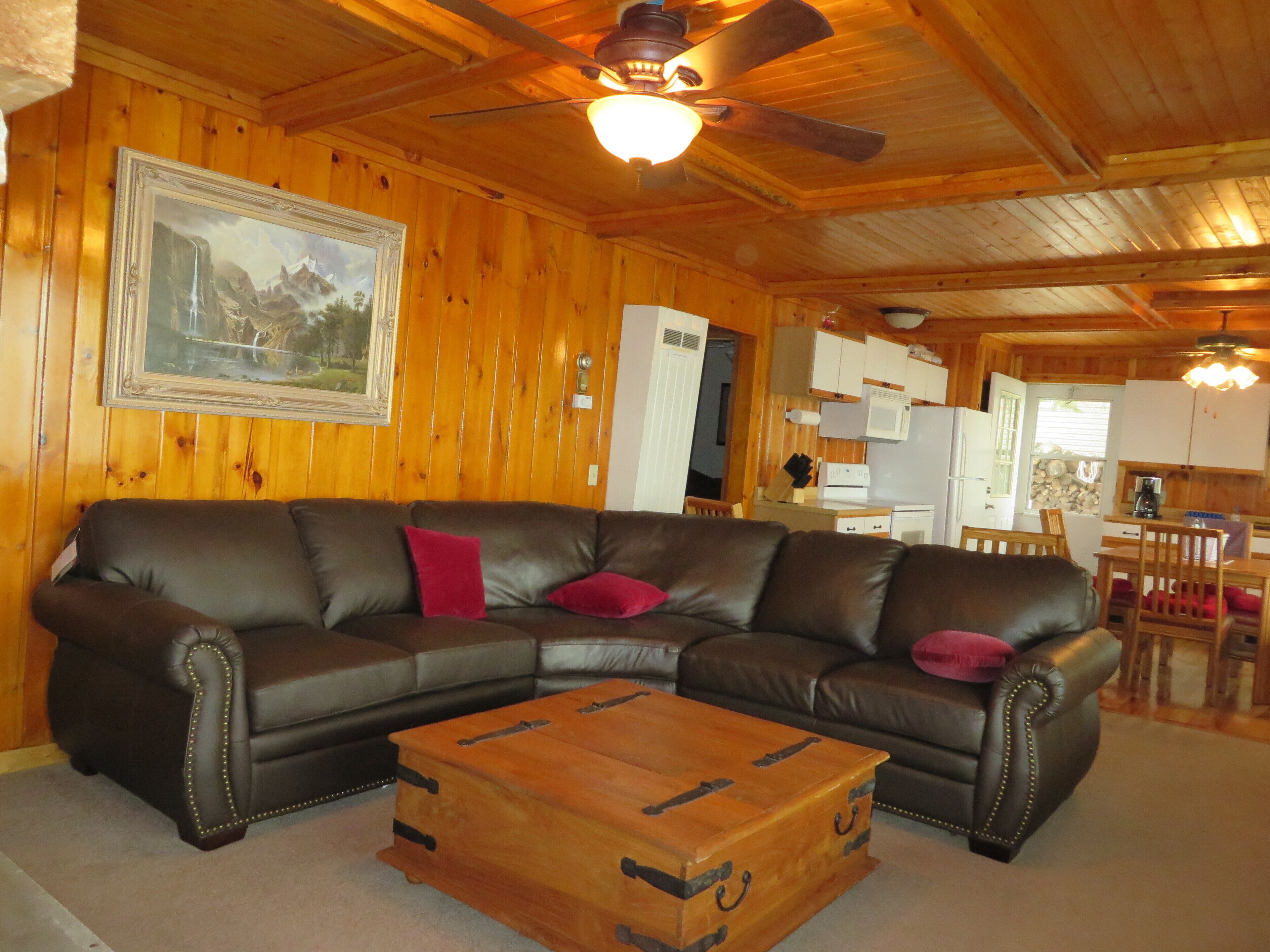 SUPERB COTTAGE, + LUXURY Pontoon Boat @ $100.00/DAY 