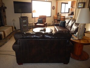 Smart TV, fireplace, DVD player