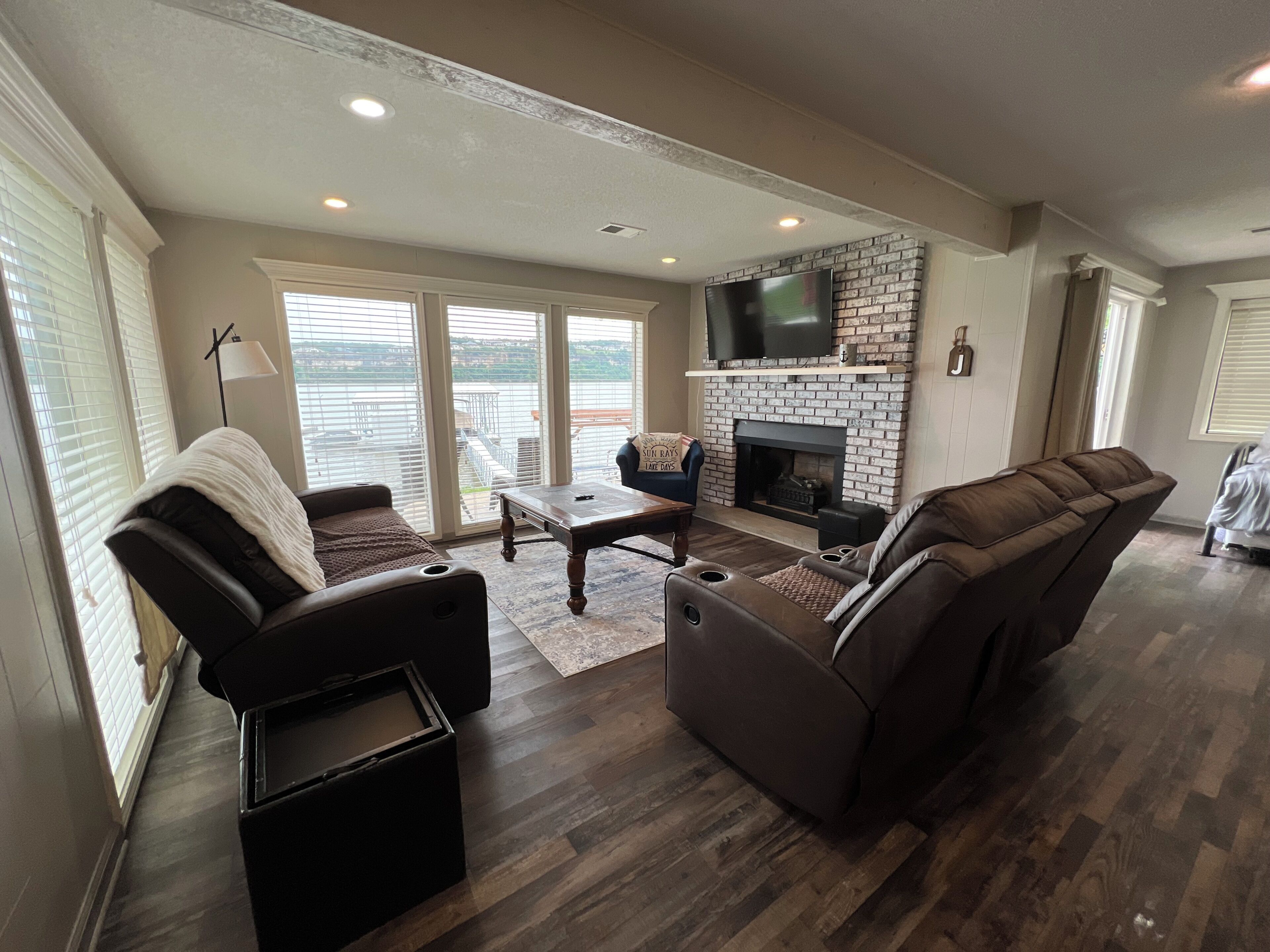 Smart TV, fireplace, DVD player, books