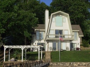 Exterior - No better place for 4th of July! Amazing views, Steps to water, Spacious layout! (Sunrise Beach)