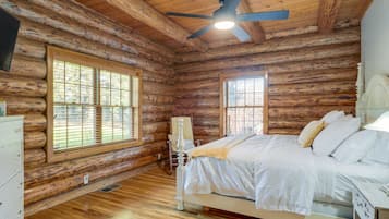 5 bedrooms, desk, iron/ironing board, travel cot