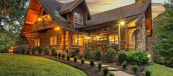 5 Bed 5 Bath Luxury Nashville Lodge! Pickleball Game Rm Sauna Fire Pit & Hot-tub