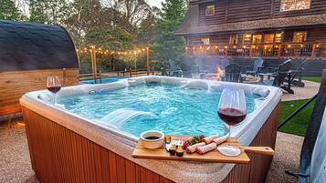 Tina de hidromasaje al aire libre