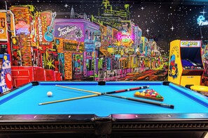 Games room - Nashville Lux Lodge• Private Pickleball Ct• Hot Tub• Game Rm Fire Pit• 5BR 5BA (Lebanon)