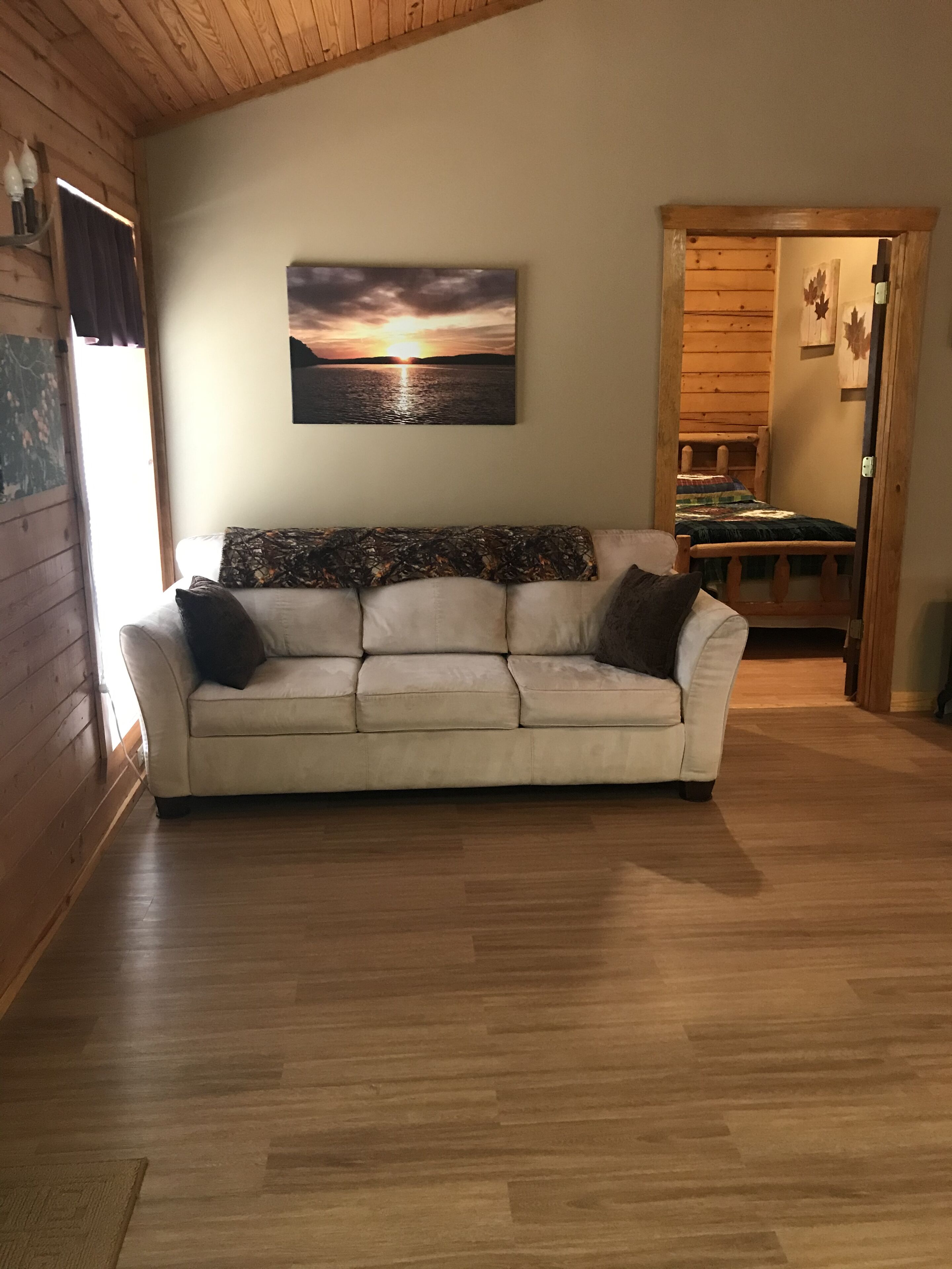 Pettit Mt. Ranch Log Cabin on Gated 37 acres near Pettit Bay and Tenkiller Lake