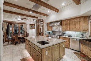 Fridge, microwave, oven, stovetop - LUXURY 5 acre Property Heated Pool ~ See our Reviews!! (Scottsdale)