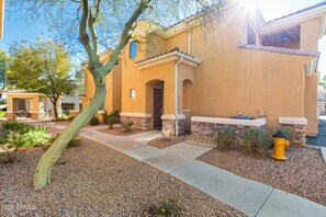 Exterior - Gated Luxury Townhome Prime Chandler Location (Chandler)