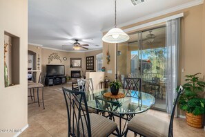 Dining - Gated Luxury Townhome Prime Chandler Location (Chandler)