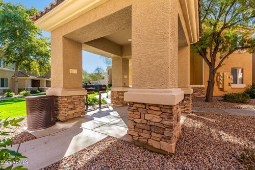Gated Luxury Townhome Prime Chandler Location