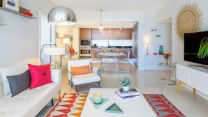 Unclassified image, 3 of 19, button - Riverwalk Chic Suite | Brickell's High Walk Score (Miami)