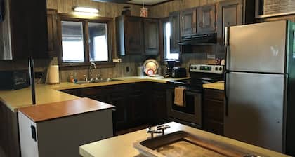 Charming Lakefront Cabin - Northern Lake George