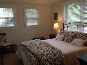 5 bedrooms, desk, iron/ironing board, free WiFi