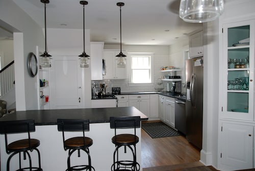 2 blocks to the beach, 1 block to Rehoboth Ave, and pet-friendly.