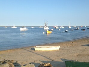 Plage à proximité, chaises longues