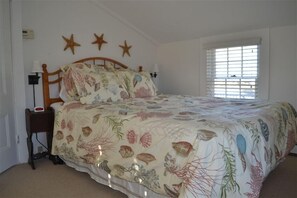 2 bedrooms, iron/ironing board, WiFi, bed sheets - Quaint & Cozy Downtown Chatham Home, Walk to Town and Beaches (Chatham)