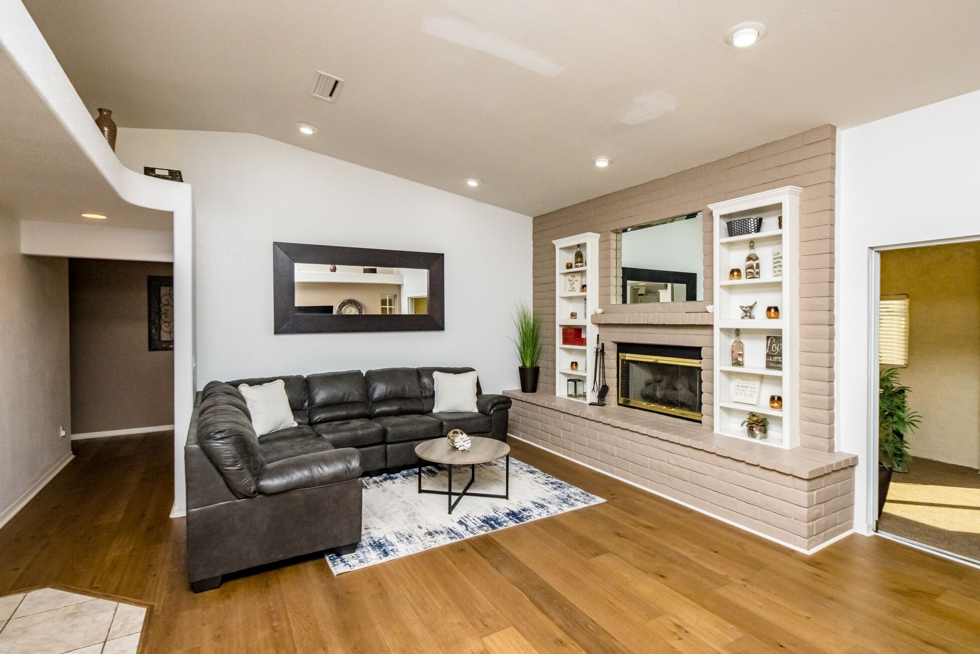 Smart TV, fireplace, table football, ping pong