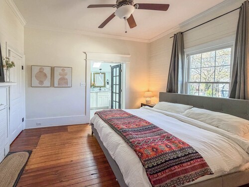 Historic Craftsman, Walk to Duke