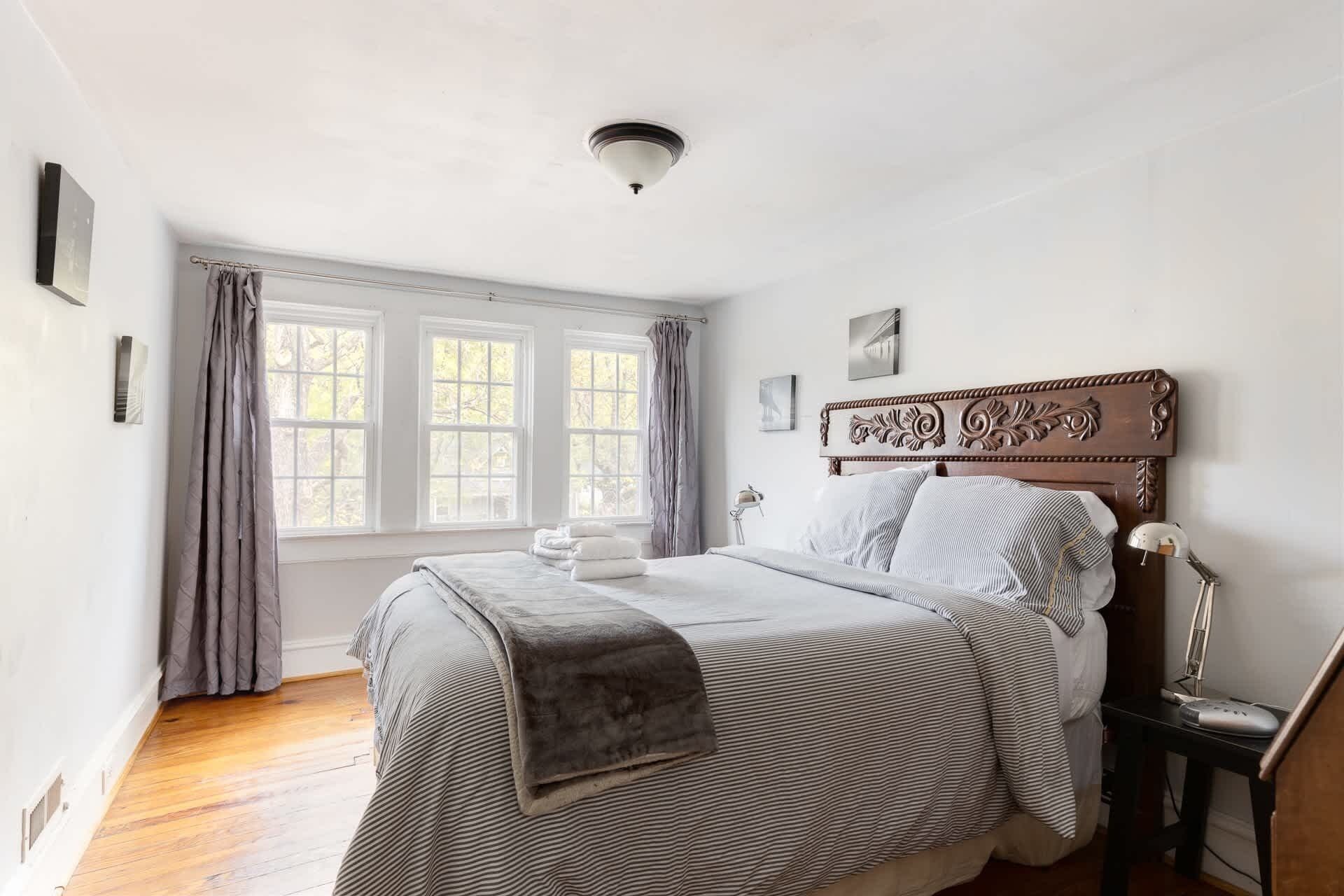 3 slaapkamers, een strijkplank/strijkijzer, wifi, beddengoed