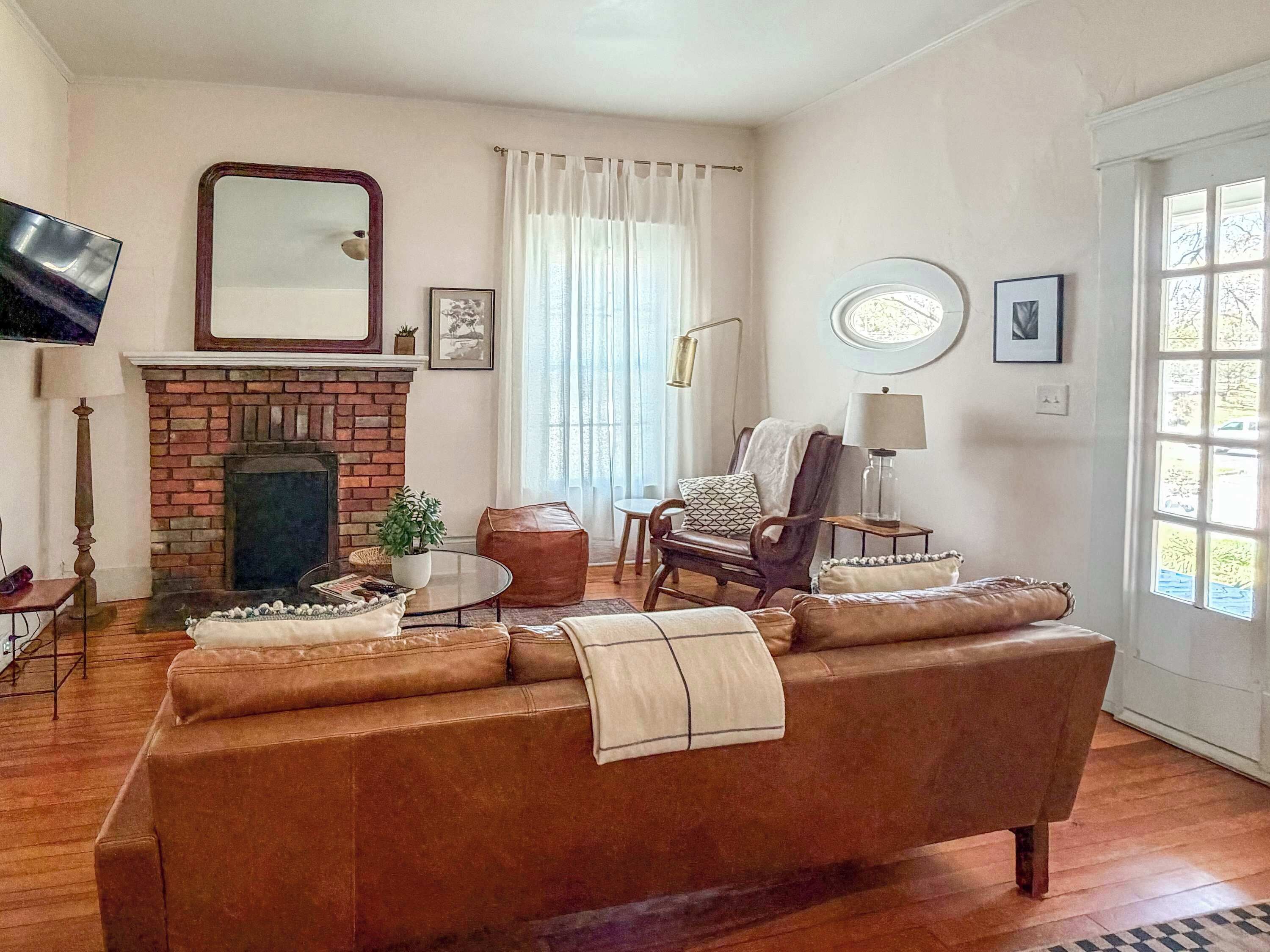 Fernseher, DVD-Player, Stereoanlage, Arbeitsbereiche