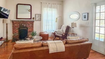 Fernseher, DVD-Player, Stereoanlage, Arbeitsbereiche