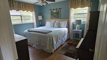 2 bedrooms, desk, iron/ironing board, free WiFi