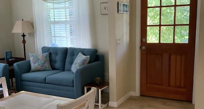 Venetian Vacation! Close To Beaches, Restaurants & Shopping!