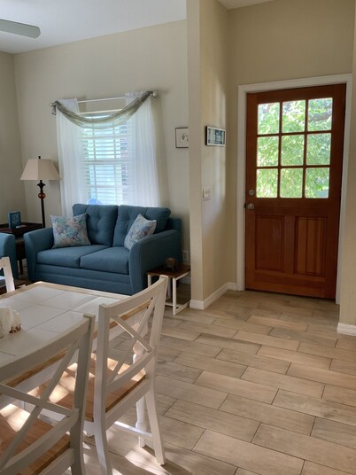 Venetian Vacation! Close To Beaches, Restaurants & Shopping!