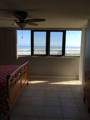 2 bedrooms, iron/ironing board, WiFi, bed sheets - Spacious Oceanfront 1st Floor 2 BR/2 BA Condo (Daytona Beach)