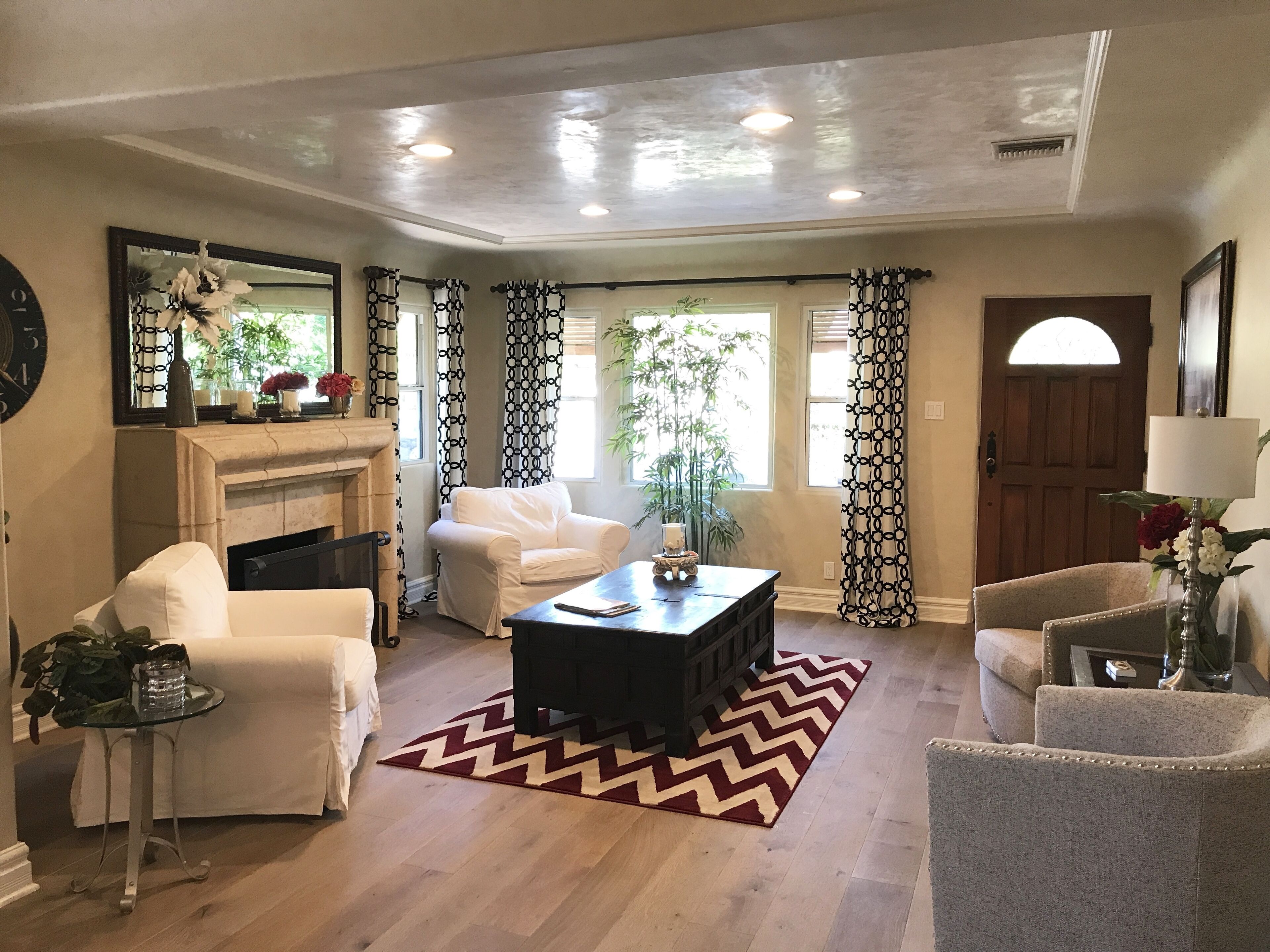 AMAZING LOCATION!!!  Privately gated home near all attractions in Sherman Oaks
