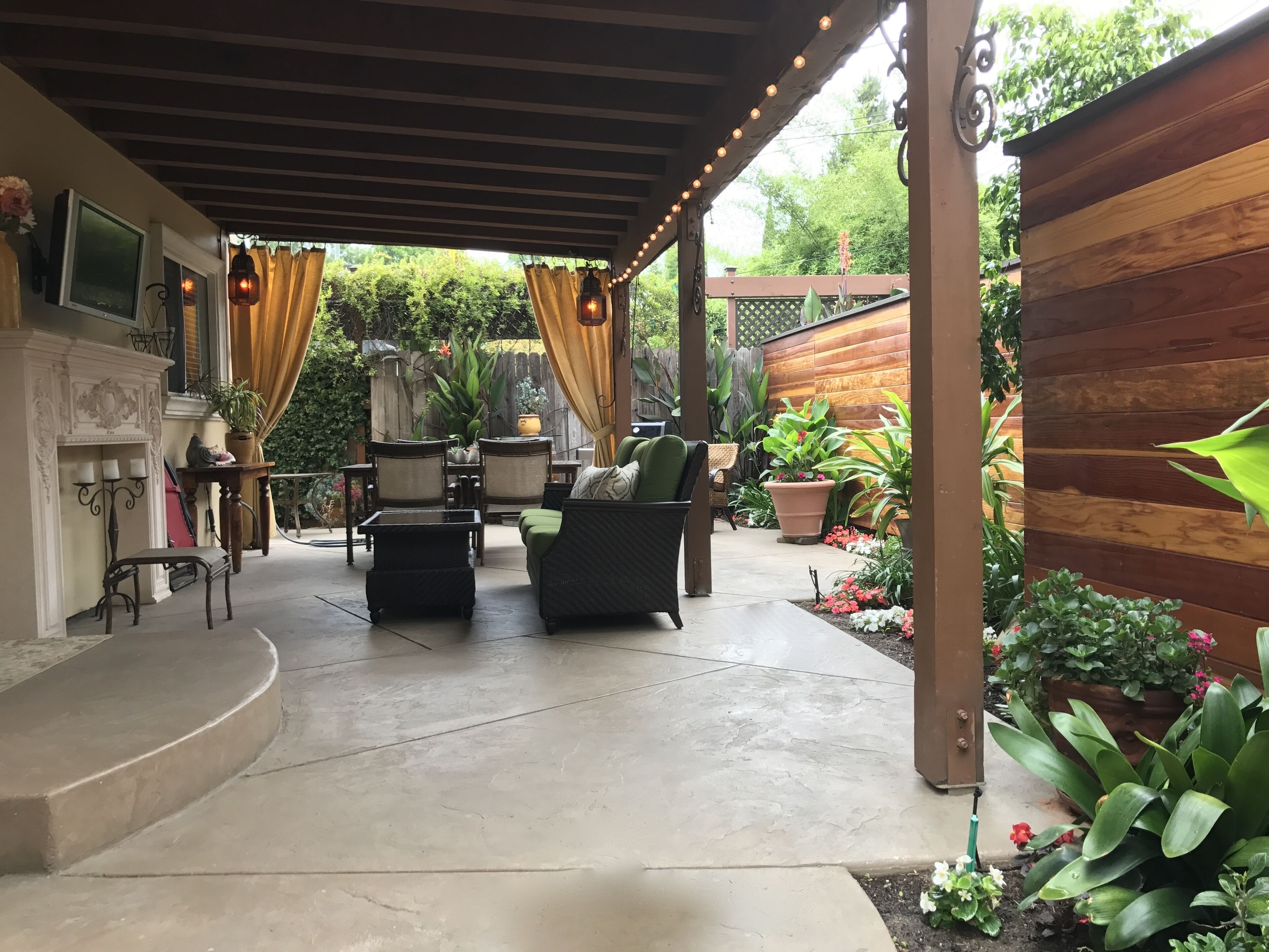 Private Back Yard Patio,
with BBQ.