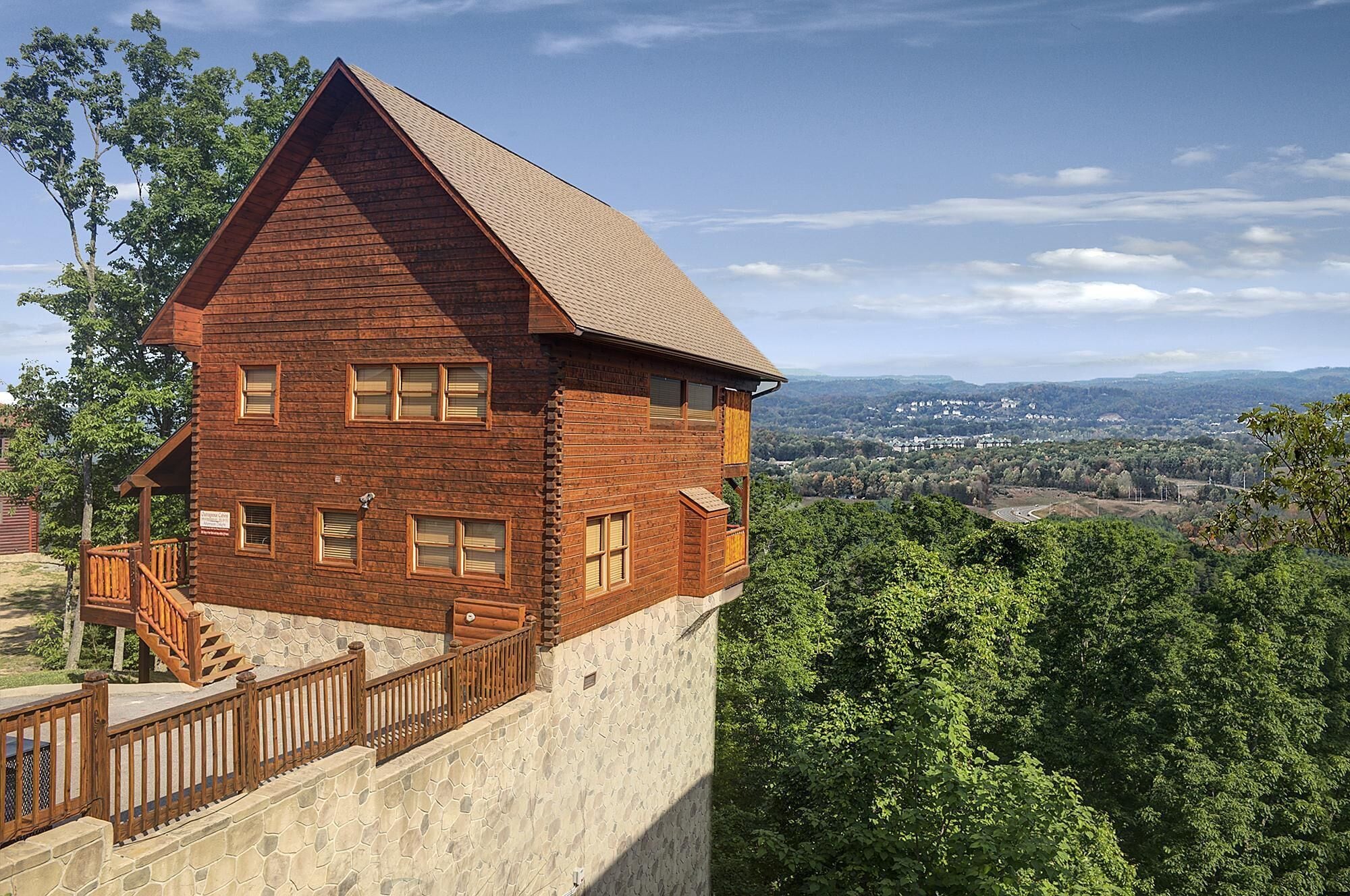 Afternoon Delight - City View w/ Mountain Backdrop| New Hot Tub!| Luxury Cabin